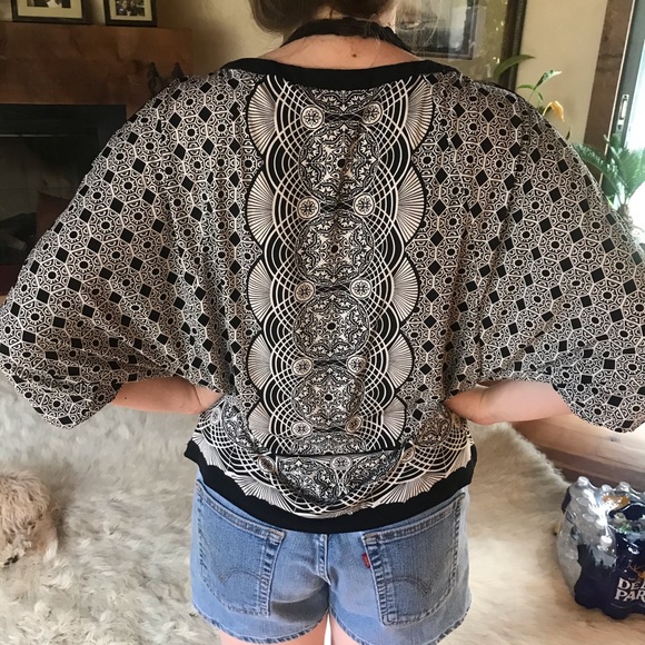 Cold shoulder top - Picture 3 of 5